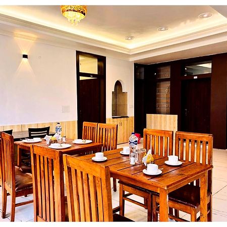 Hotel Premium Travellers # Inn Near Temple - Fully Air Conditioning Hotel - Hygiene And Spacious Room - A Top Rated Luxuary Hotel Merces Εξωτερικό φωτογραφία