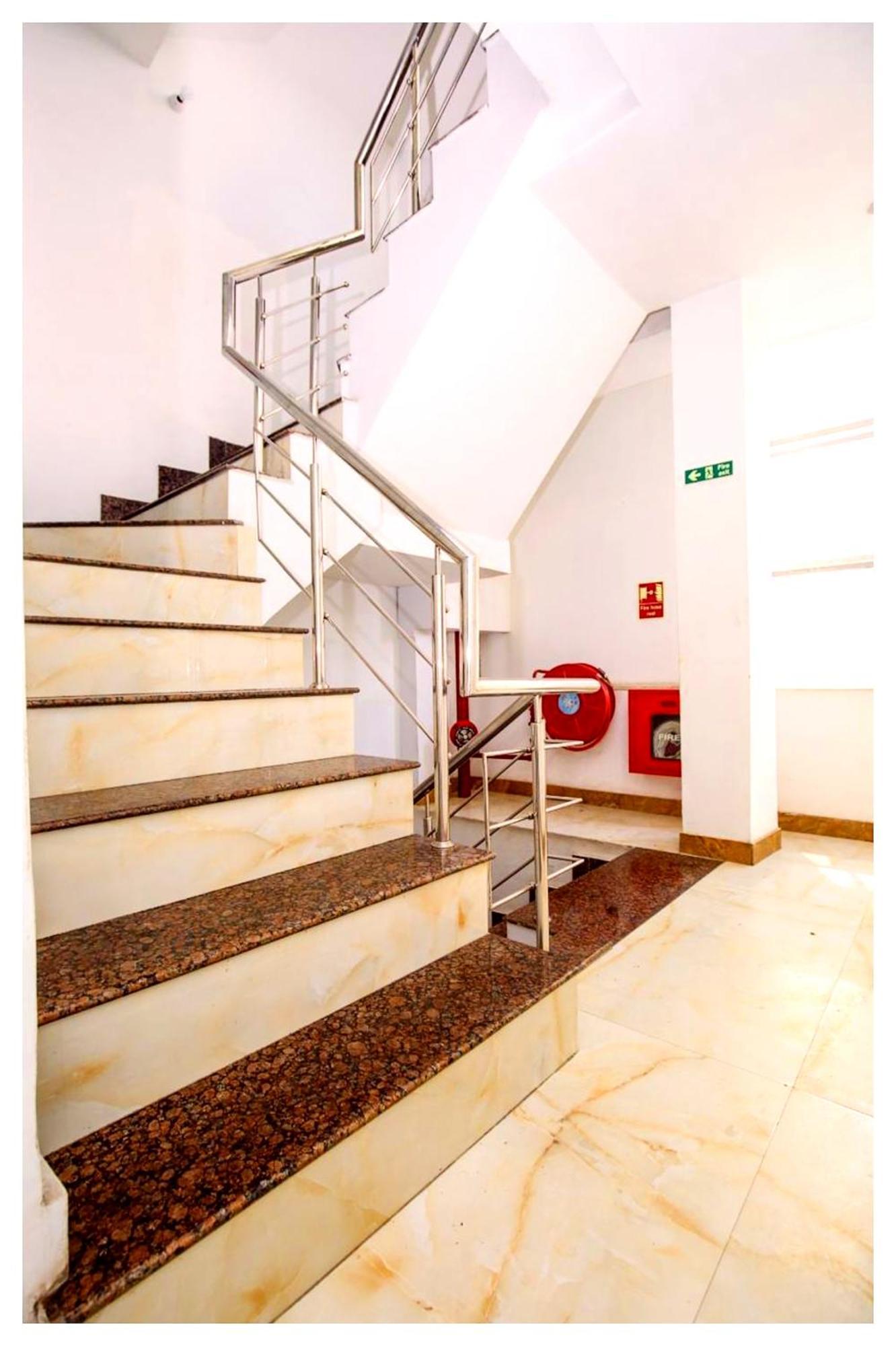 Hotel Premium Travellers # Inn Near Temple - Fully Air Conditioning Hotel - Hygiene And Spacious Room - A Top Rated Luxuary Hotel Merces Εξωτερικό φωτογραφία