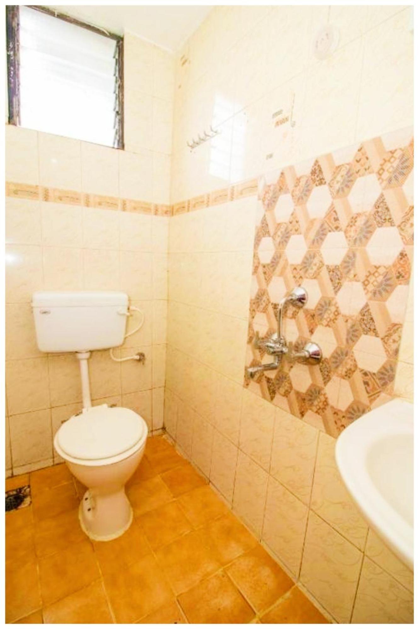 Hotel Premium Travellers # Inn Near Temple - Fully Air Conditioning Hotel - Hygiene And Spacious Room - A Top Rated Luxuary Hotel Merces Εξωτερικό φωτογραφία
